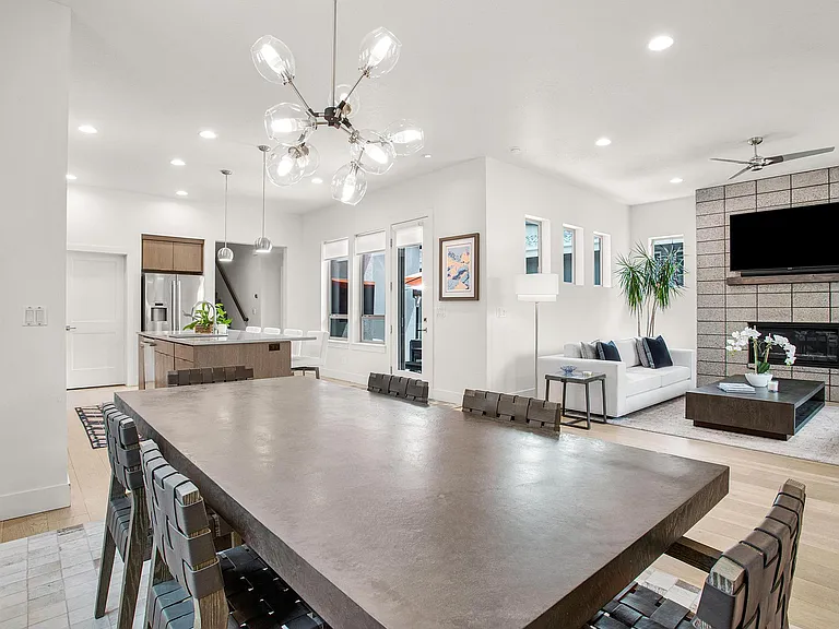 2548 E Warm Springs Ave — Photo 3