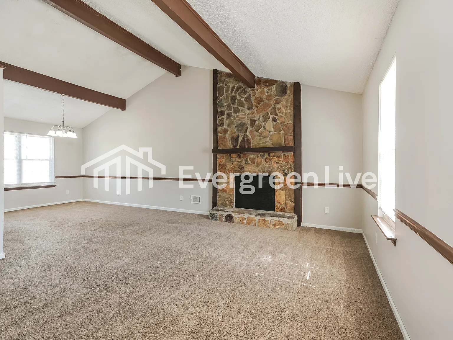 3 bed, 2.0 bath, 1372 sqft, $1,345 — Photo 3