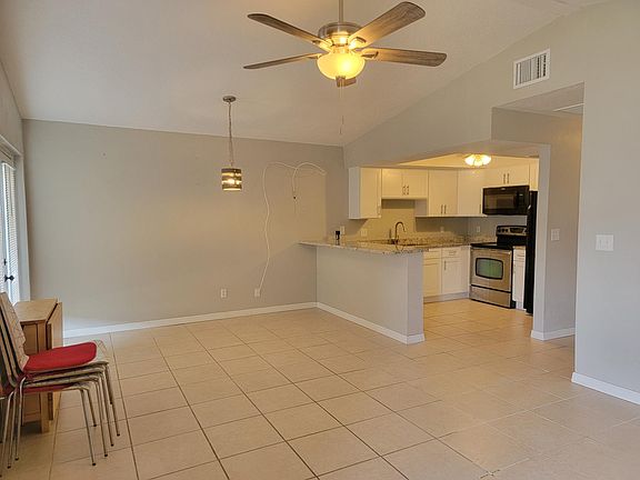 4th image of 3054 Stpaul Dr