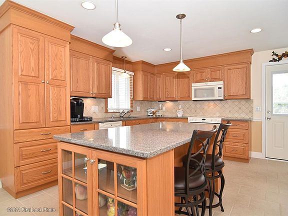 5th image of 47 Pinewood Dr