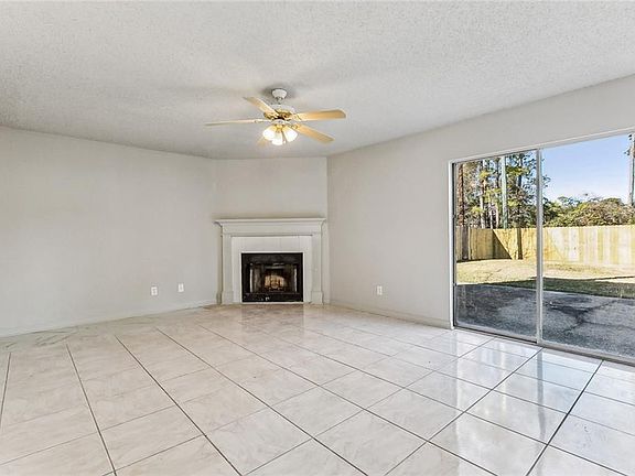 3rd image of 1407 Hampton Ln