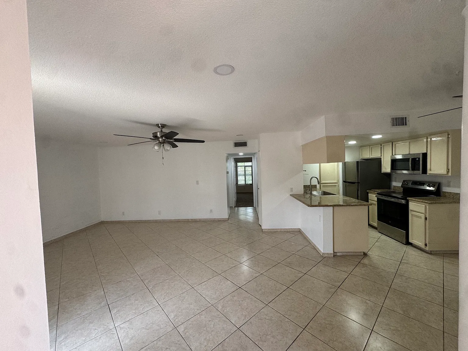 2 bed, 956 sqft, $1,295 — Photo 3