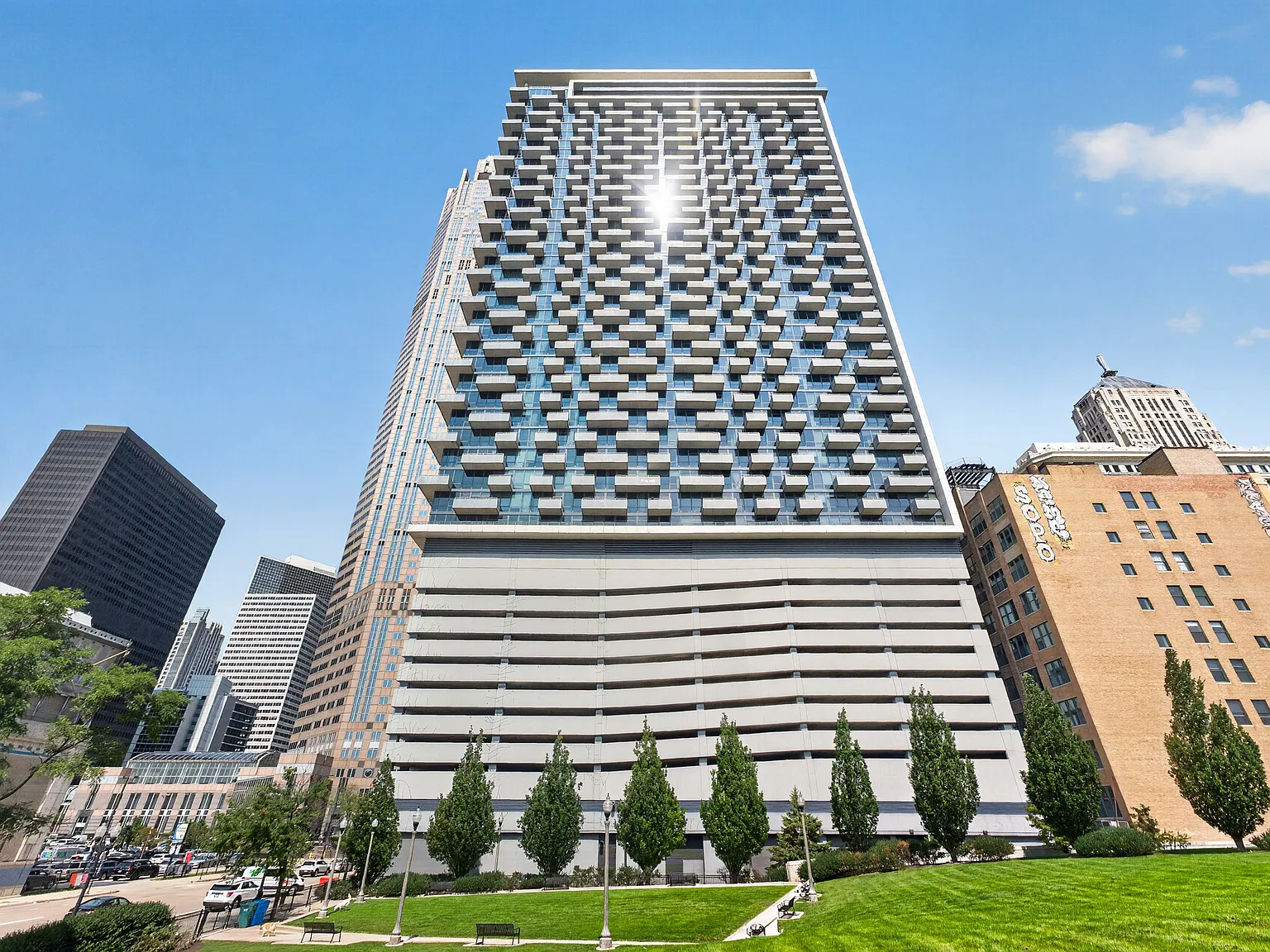 2 bed, 1352 sqft, $4,200 — Photo 2