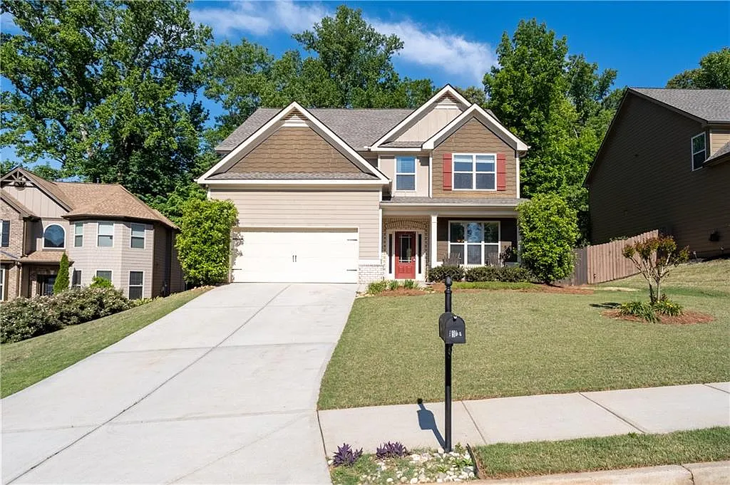 4 bed, 2.5 bath, 2686 sqft, $2,600 — Photo 2