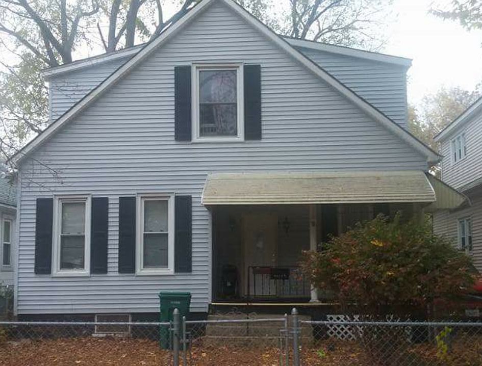 Exterior of Duplex, this is an upstairs unit and entry is on