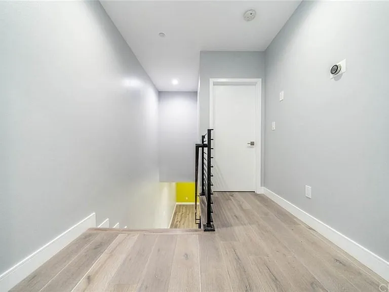 4820 Saint Charles Pl — Photo 11
