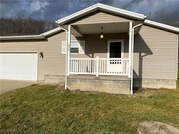 2216 Hilliard Dr, Midvale, OH 44653