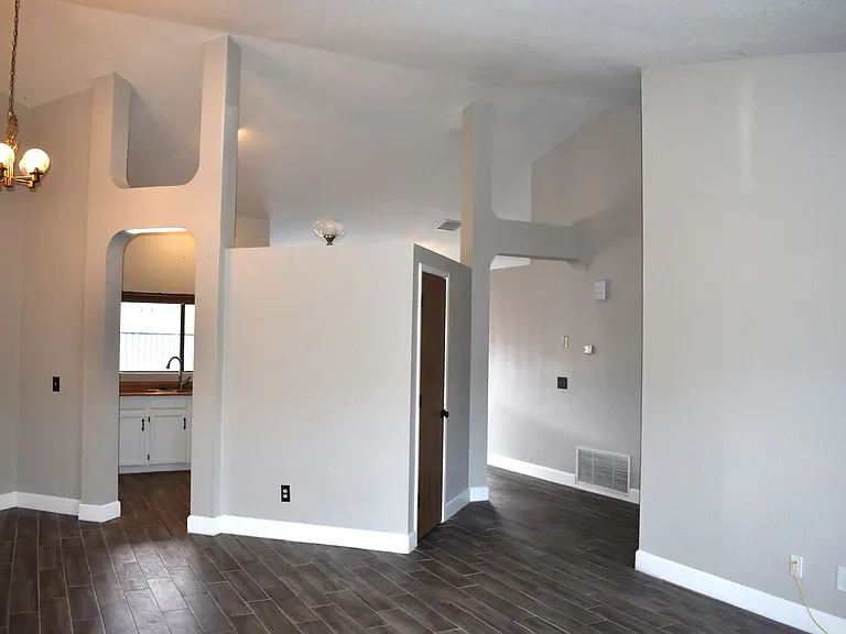 3547 Briarwood Dr — Photo 2
