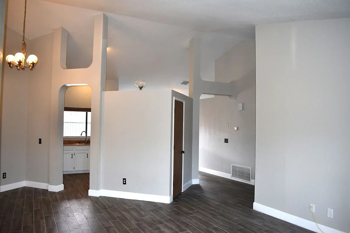 Building Photo - 3547 Briarwood Dr