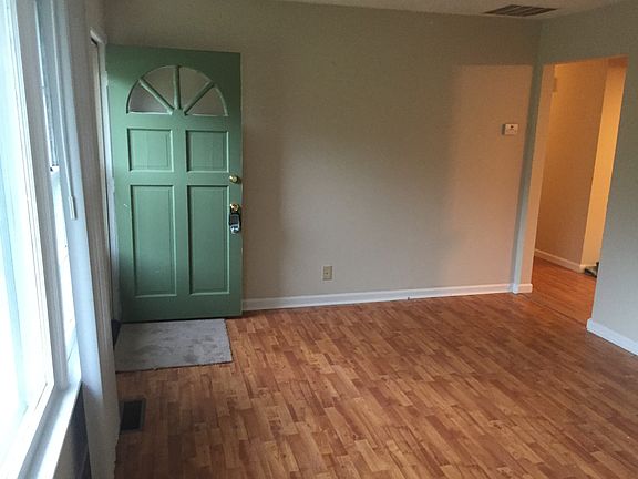 5th image of 204 Highwood Dr