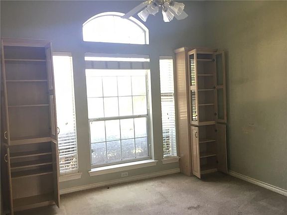 5th image of 911 Greenway Cir