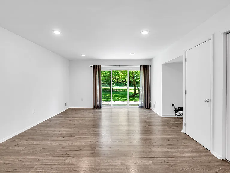 72 Quince Ct — Photo 8