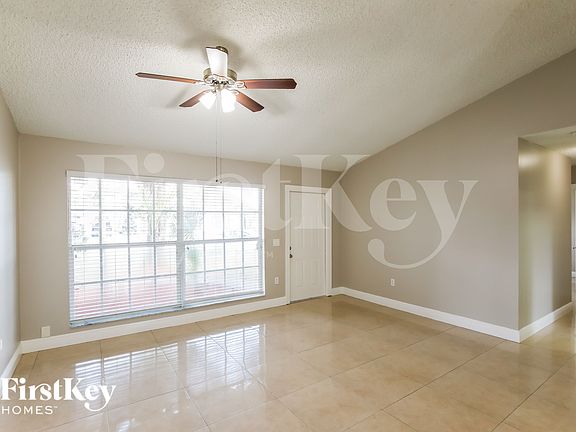 4th image of 8410 NW 27th Pl