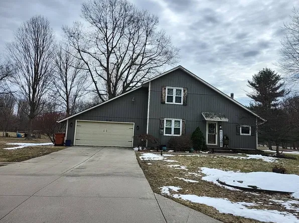 3763 Kroes St NE, Rockford, MI 49341