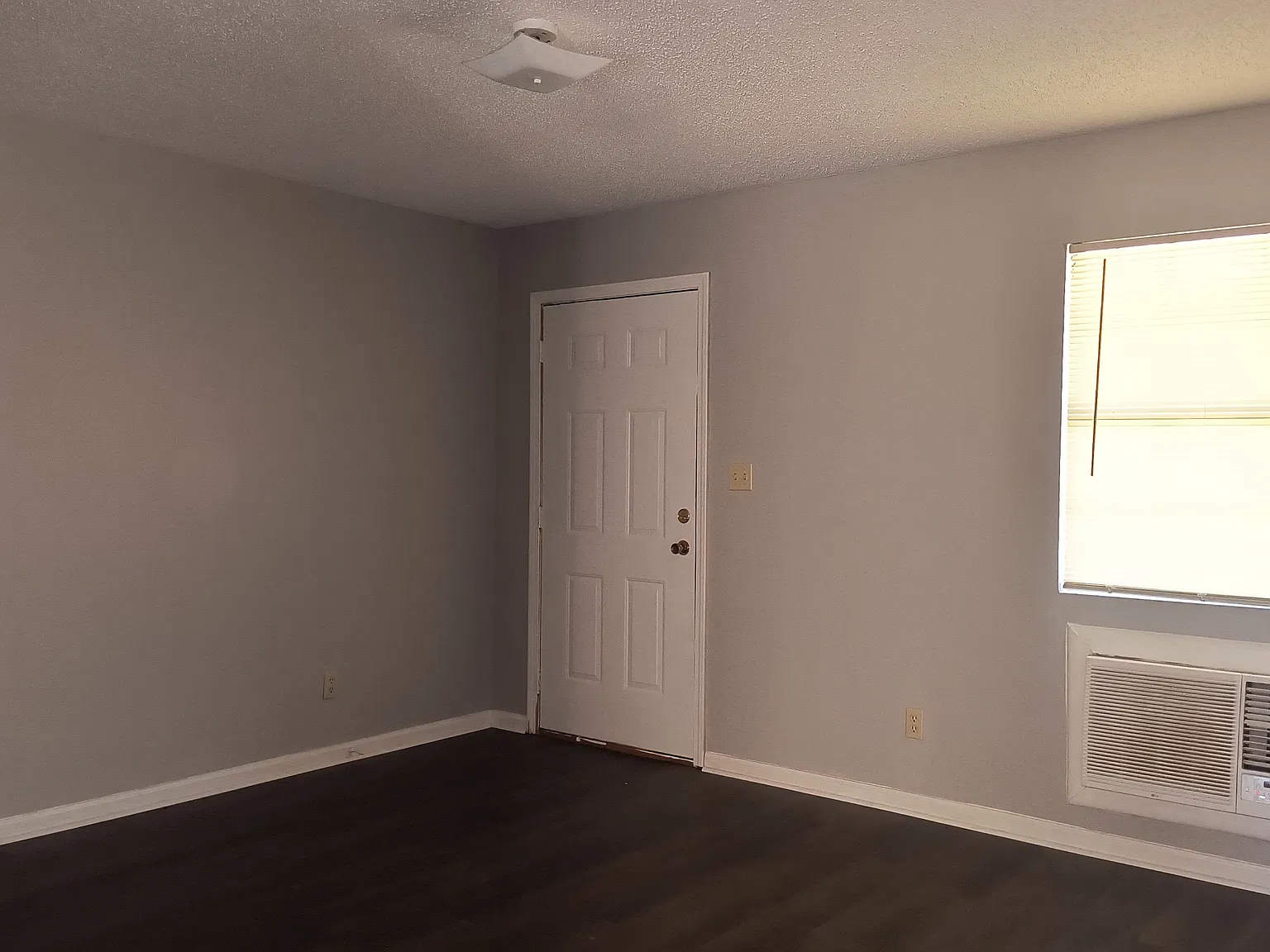 2710 South Taft Street - 7 — Photo 3