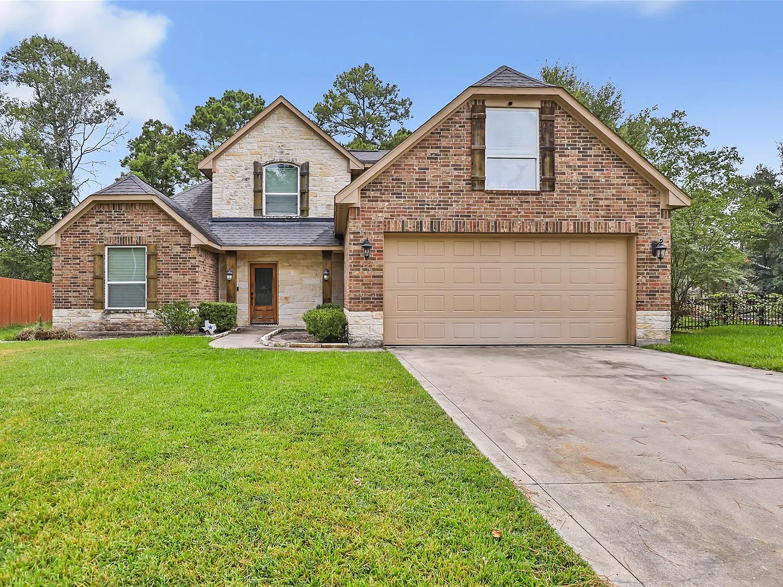 4 bed, 2.5 bath, 2680 sqft, $2,600 — Photo 1