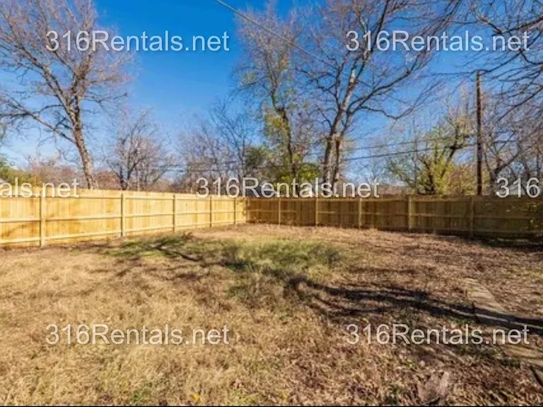 2116 S Mosley Ave — Photo 14