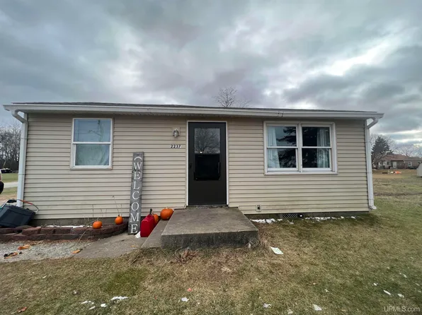 2237 18th Ave S, Escanaba, MI 49829