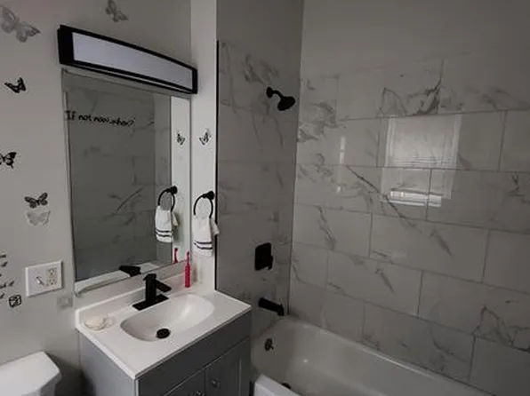 7801 S Carpenter St APT 2, Chicago, IL 60620