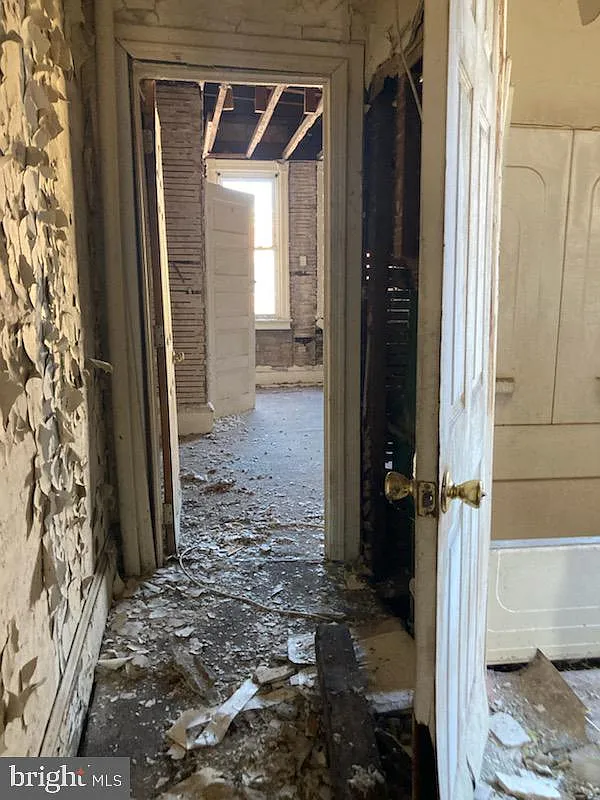 49 Colonial Ave photo 1