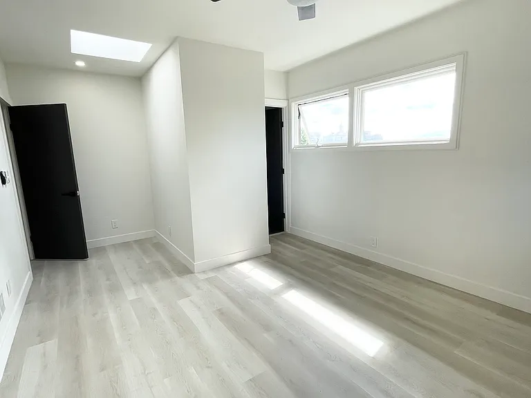 4253 Howe St #A — Photo 24