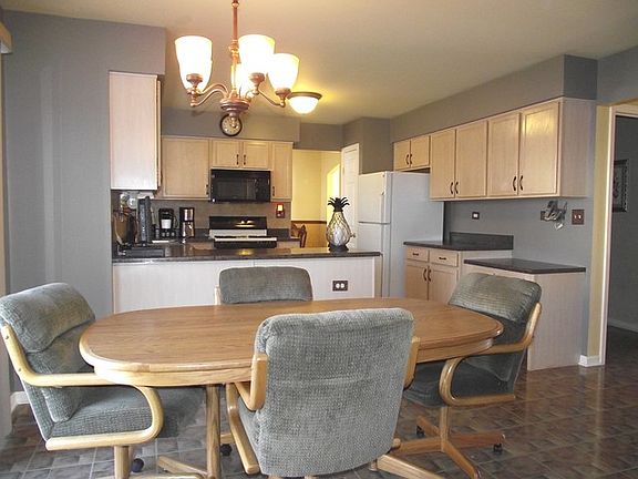 4th image of 75 Pine Hill Dr