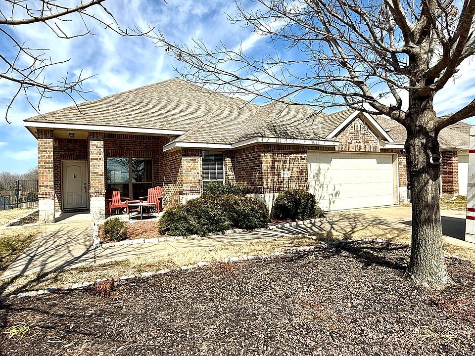 1st image of 1916 Spencer Ln