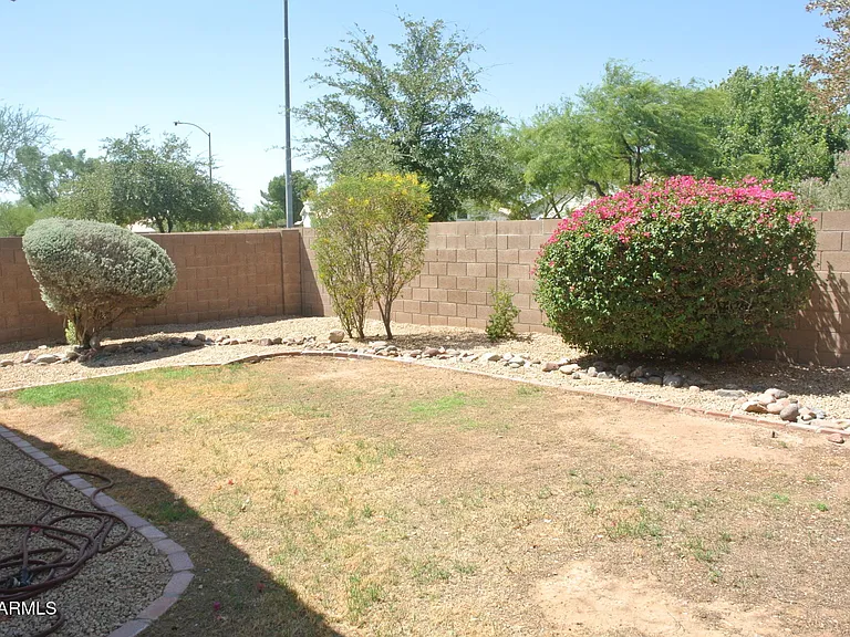 6814 W Louise Dr — Photo 18