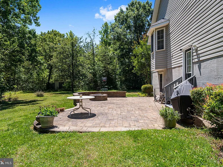 8009 Burrell Rd — Photo 60