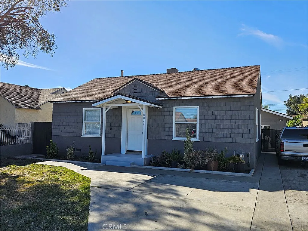 2 bed, 782 sqft, $2,500 — Photo 2
