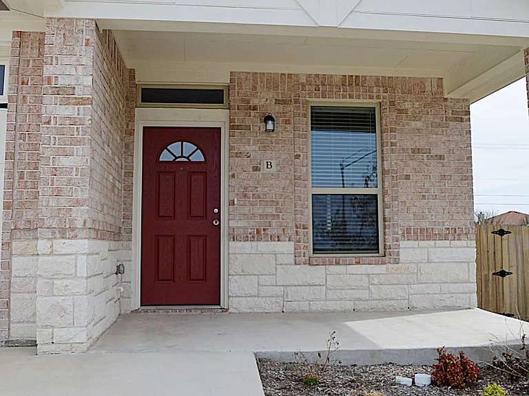 5302 Rose Garden Loop #B — Photo 3