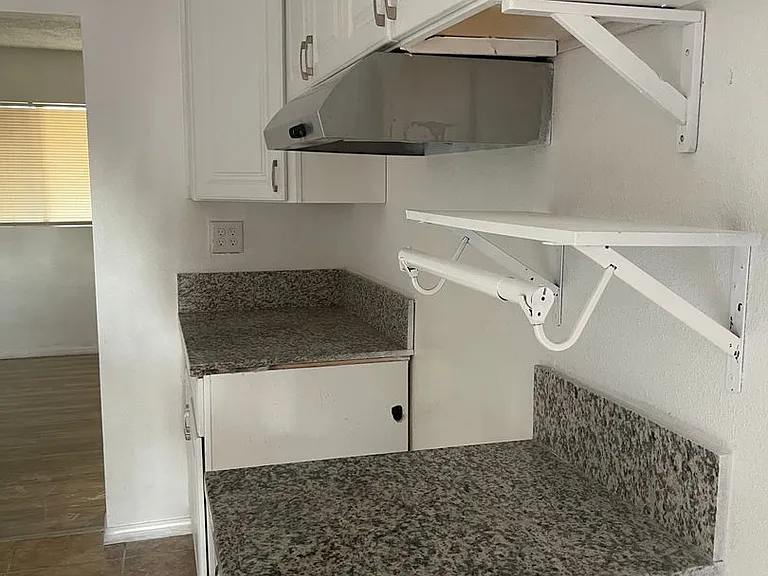 1395 N Pennsylvania Ave — Photo 33