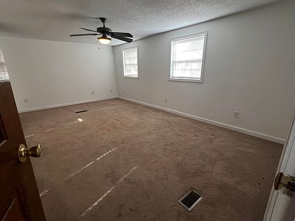 4th image of 904 Cox Ferry Circle