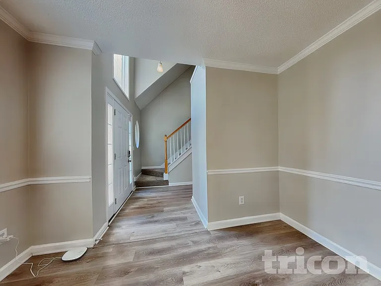130 Kyle Way — Photo 6