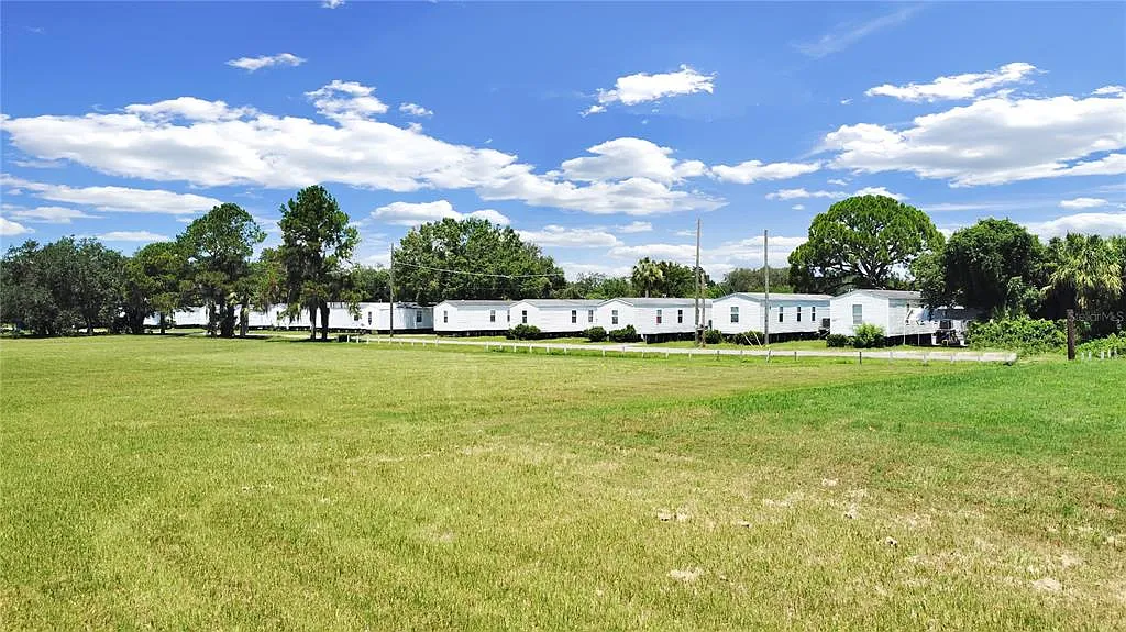 3 bed, 1.0 bath, 1000 sqft, $1,395 — Photo 1