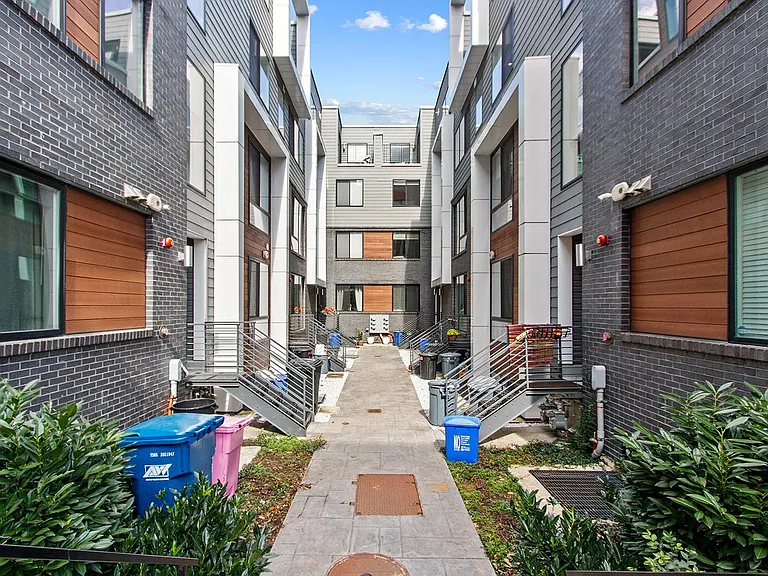 1649 E Eyre St #7 — Photo 4