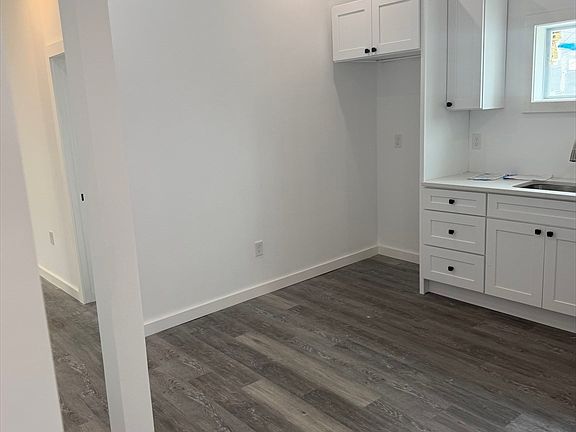 3rd image of 82 William St