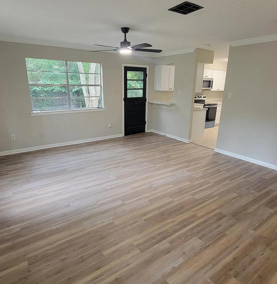 4 bed, 1400 sqft, $1,490 — Photo 2