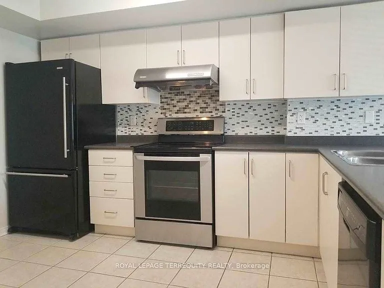 310 John St #326 — Photo 4