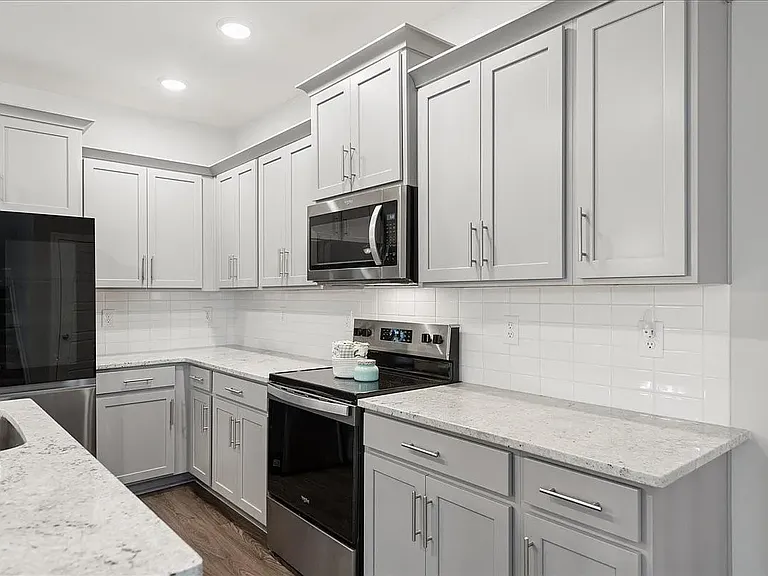 550 Twyla Dr — Photo 12