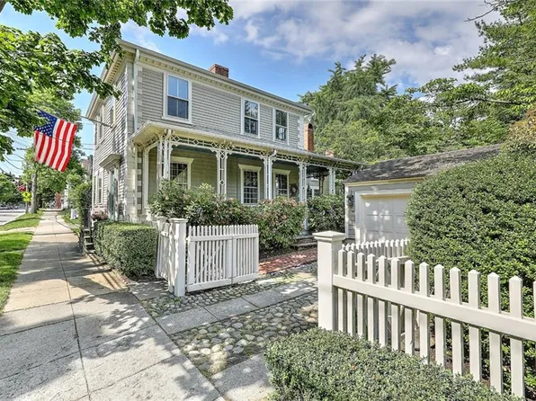 248 Hope St, Bristol, RI 02809