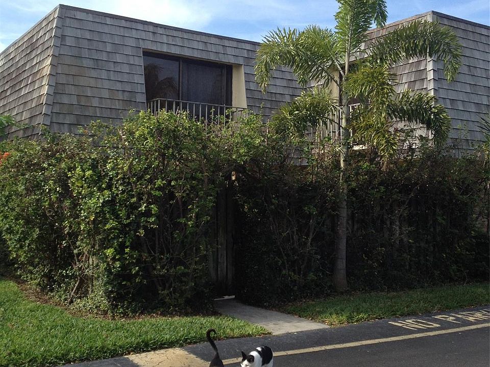 1st image of 31 Lake Arbor Drive