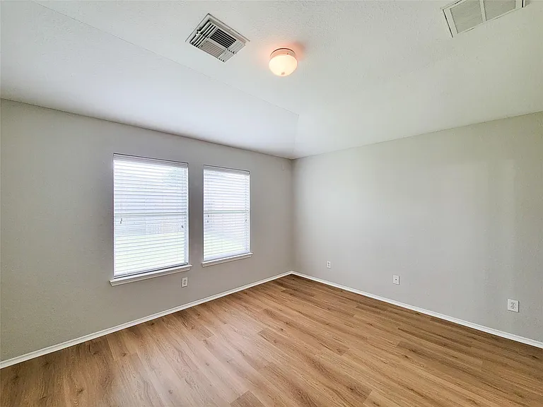 7438 Fox Knoll Ln — Photo 17