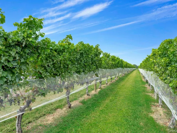 44075 Route 25, Peconic, NY 11971