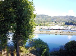 121 Del Norte Ln, Brookings, OR 97415