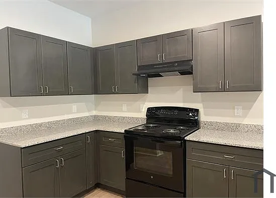 302 Mott Rd — Photo 5