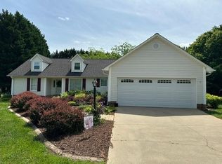 328 Shallowford Dr, Boiling Springs, SC 29316