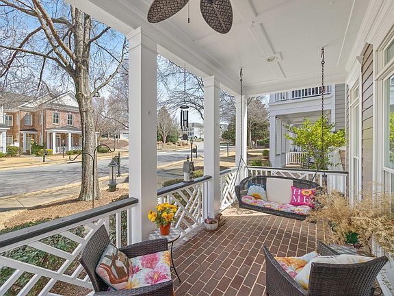 3rd image of 9 Rivoli Ln