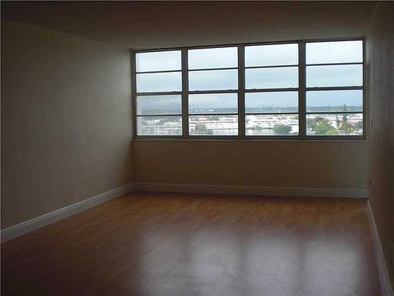 3rd image of 1351 NE Miami Gardens Dr APT 912E