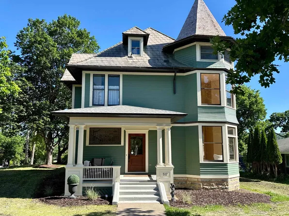 512 W Broadway St, Decorah, IA 52101